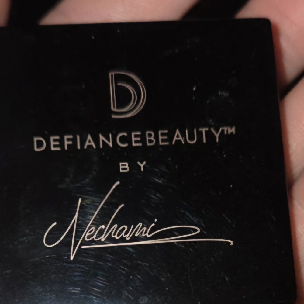 Defiance Beauty Satin Sovereign Compact